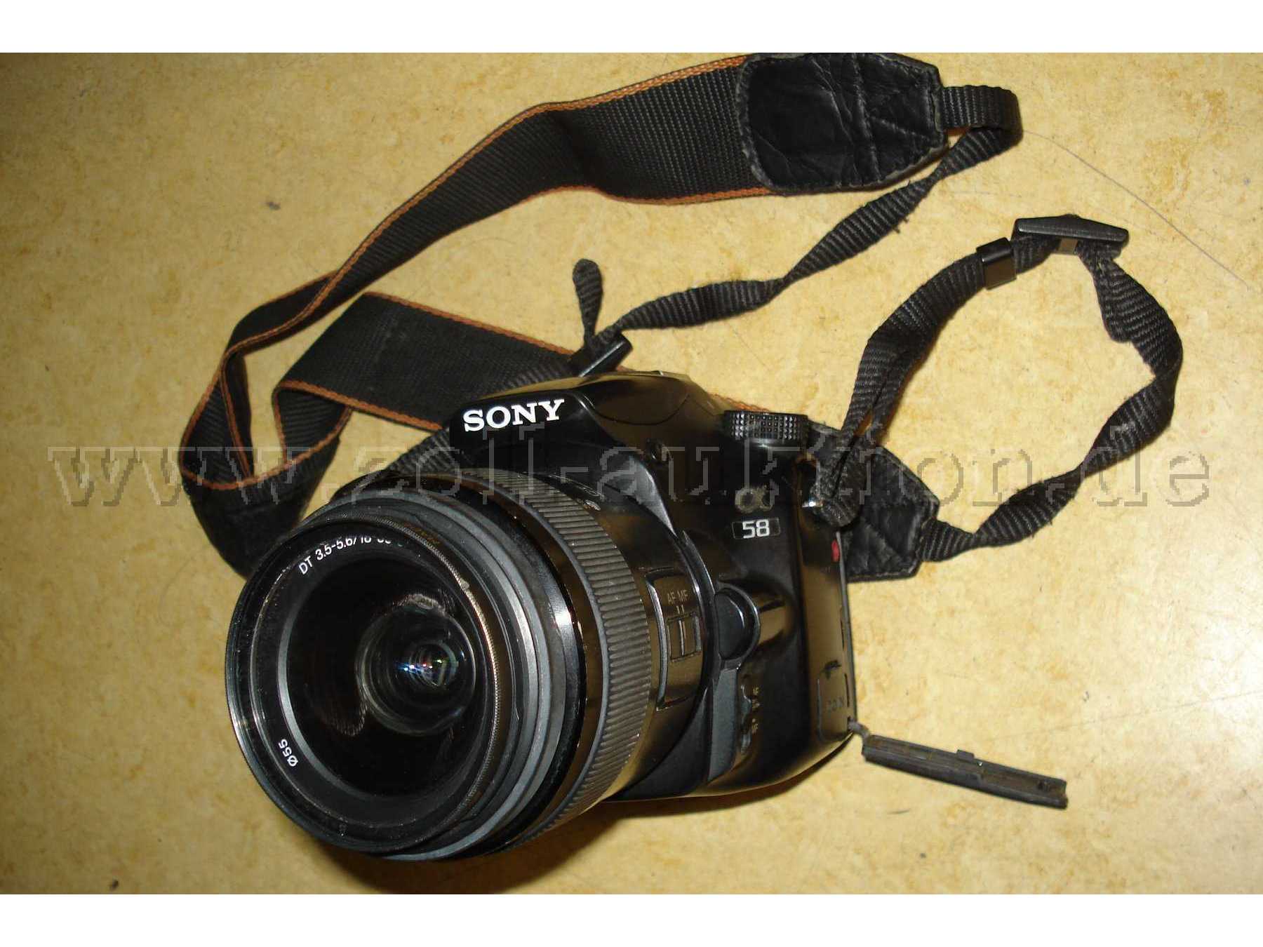 Die SONY Alpha 58 mit Objektiv DT 3.5-5.6/18-55 SAM II .