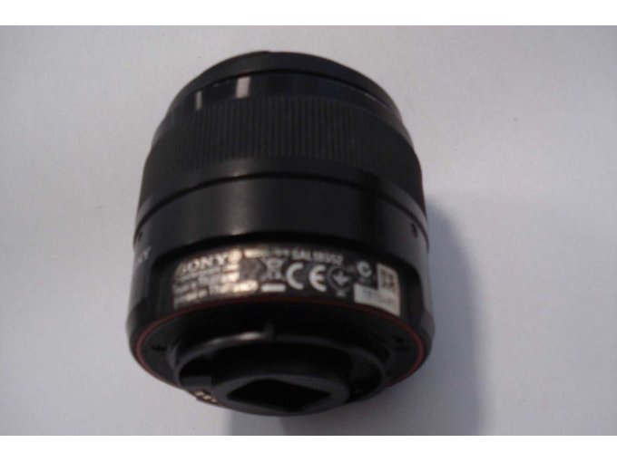 Das CE-Zeichen am Objektiv.