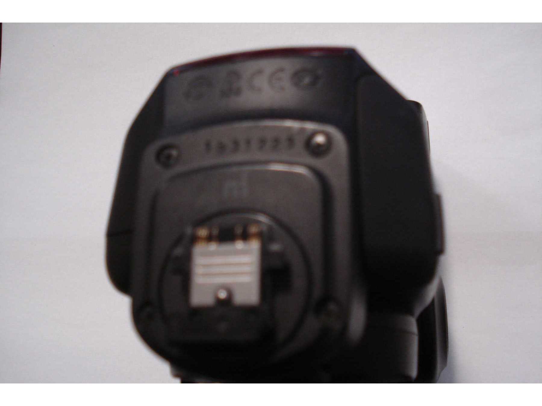 Das CE-Zeichen am Blitz.