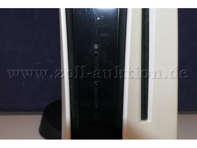 Detailaufnahme Power- und CD-Knopf