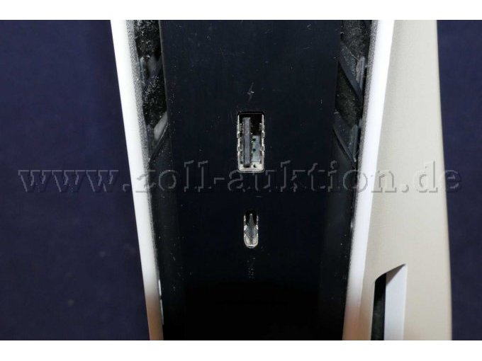 Detailaufnahme der Anschlüsse an der Vorderseite