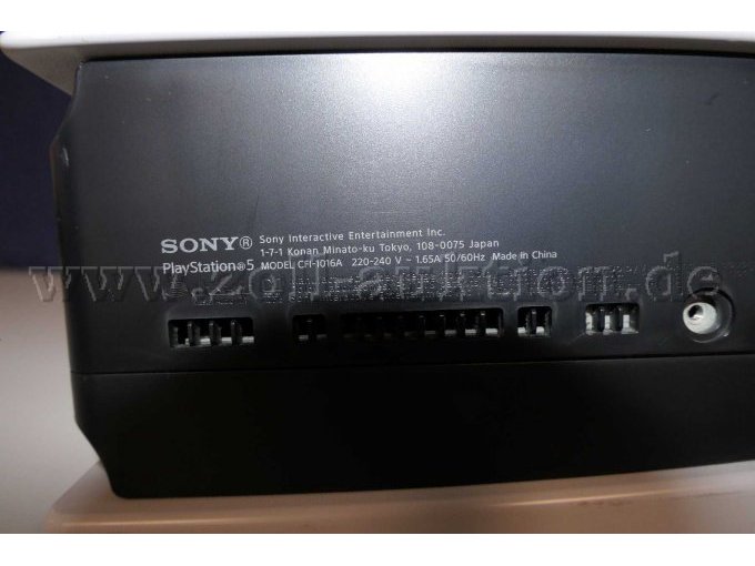 Detailaufnahme von unten mit Modellbezeichnung