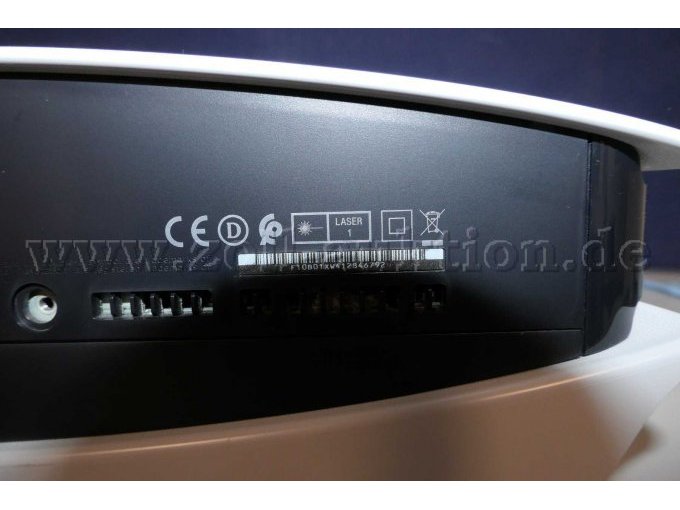 Detailaufnahme von unten mit Seriennummer