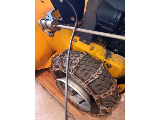 Reifen mit Schneeketten