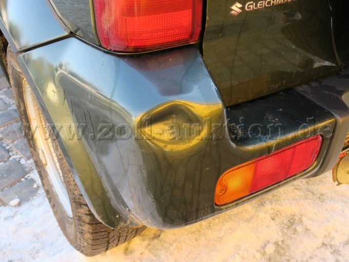 Beschädigung Stoßfänger hinten links