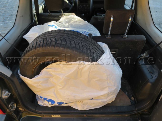 Ansicht Laderaum / zusätzlicher Satz Winterreifen