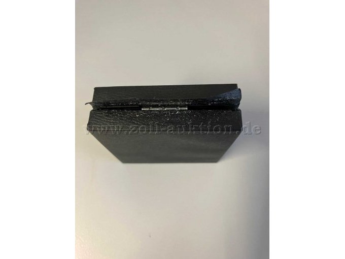 Case - leichte Beschädigung am Cover - Scharnier unbeschädigt