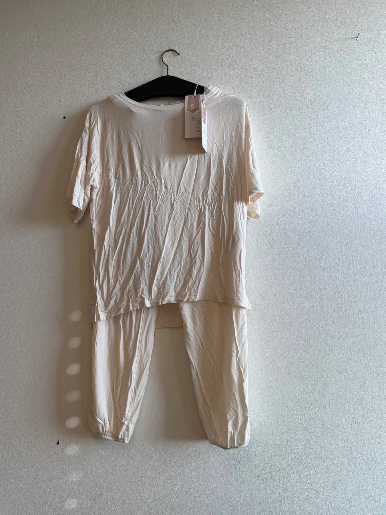 1 sada Juvia originální, šortky + trička + pyžama, eggshell/meteorit, velikost XS/XXS, nové, 6 ks