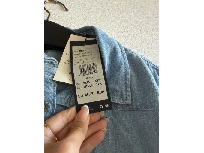 Details von Mavi Jeanskleid