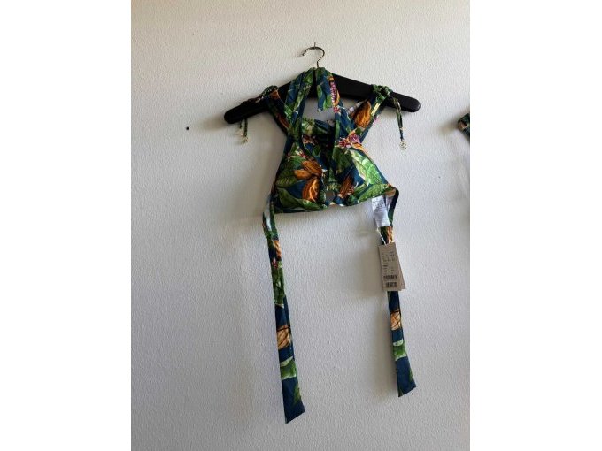 Bikiniset von vorne
