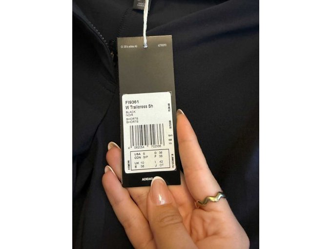 Details zur schwarzen shorts