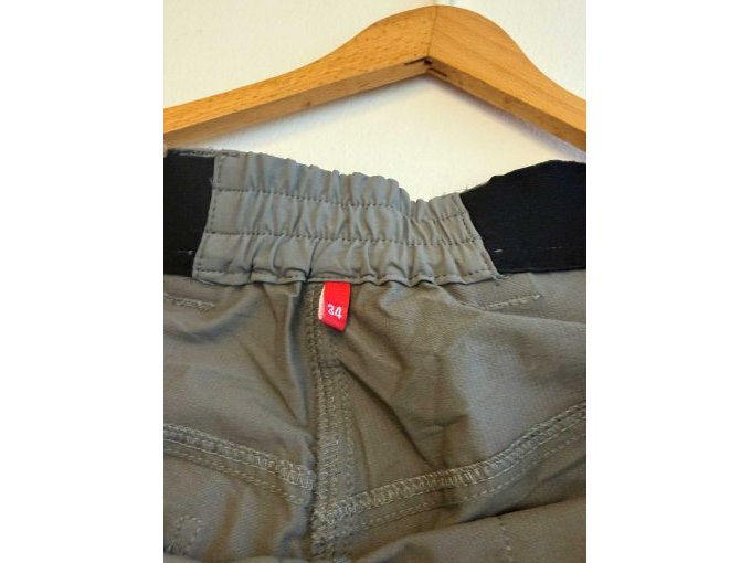 Größe der grauen Shorts