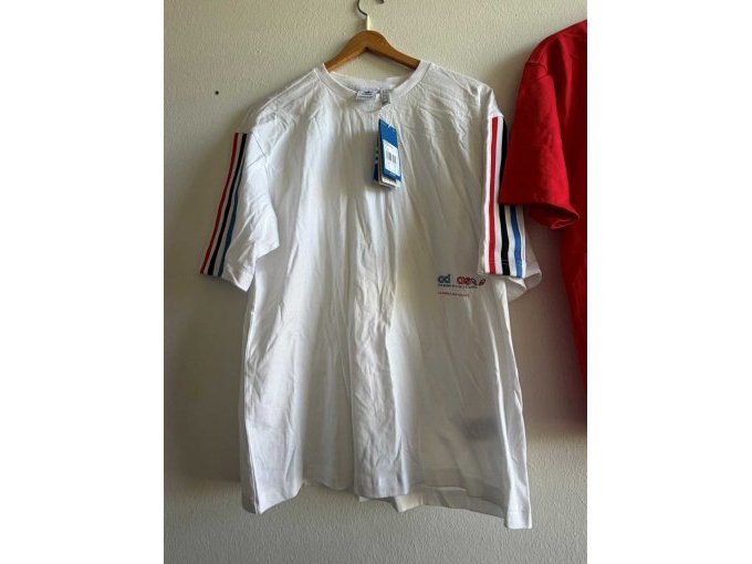 Weißes Adidas T-Shirt vorne