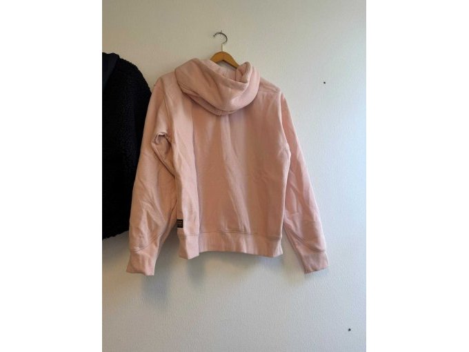 Rosa Pulli von hinten
