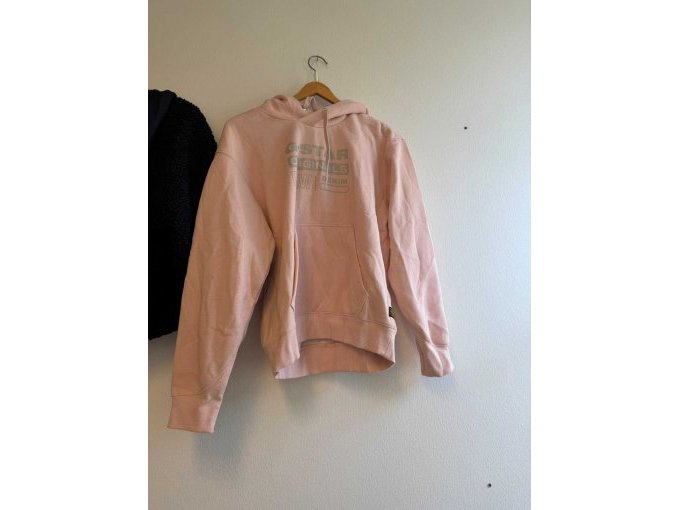 Rosa Pulli von vorne