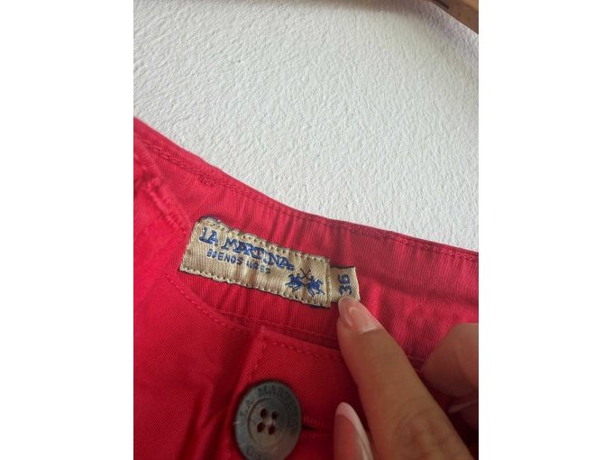 Größe der roten Shorts