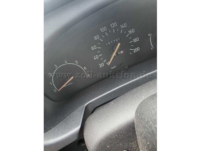 11. Innenansicht (Tacho)