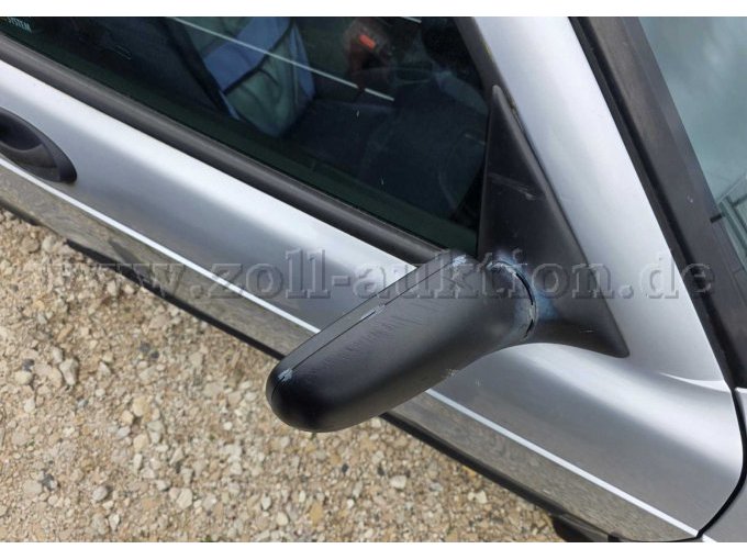 14. Zerkratzter Außenspiegel