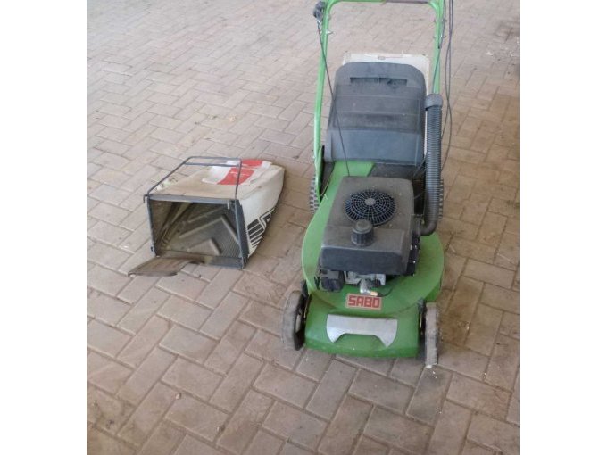 Rasenmäher mit 2 Auffangkörben