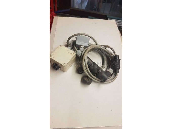 Steuerpult mit kompletter Verkabelung