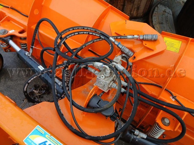 Hydraulikleitungen und Steuerblock