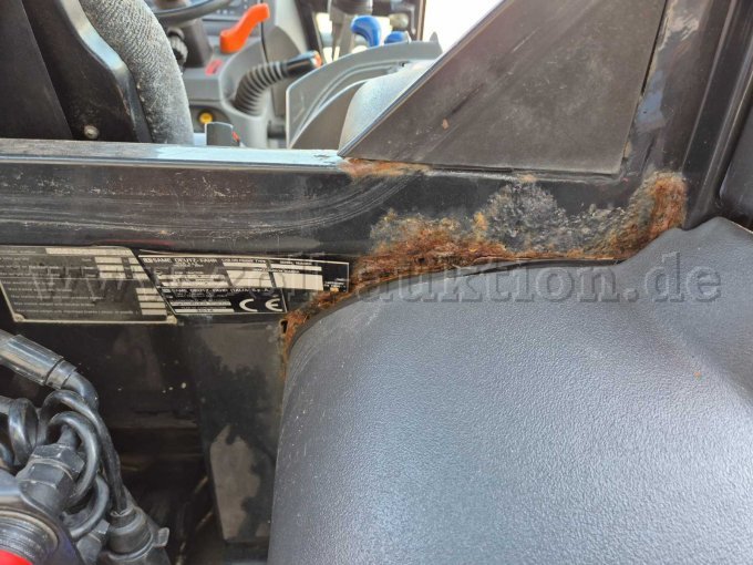 Korrosion an Rückwand der Kabine