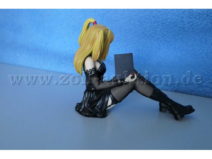 Sammelfigur "Misa" Gesamtansicht von der Seite