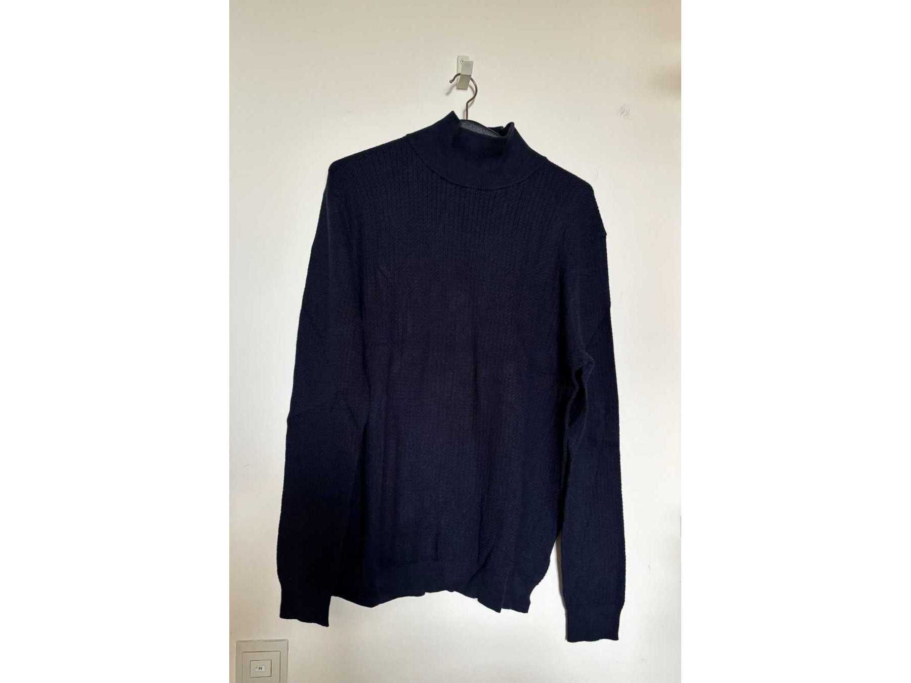 Pulli blau