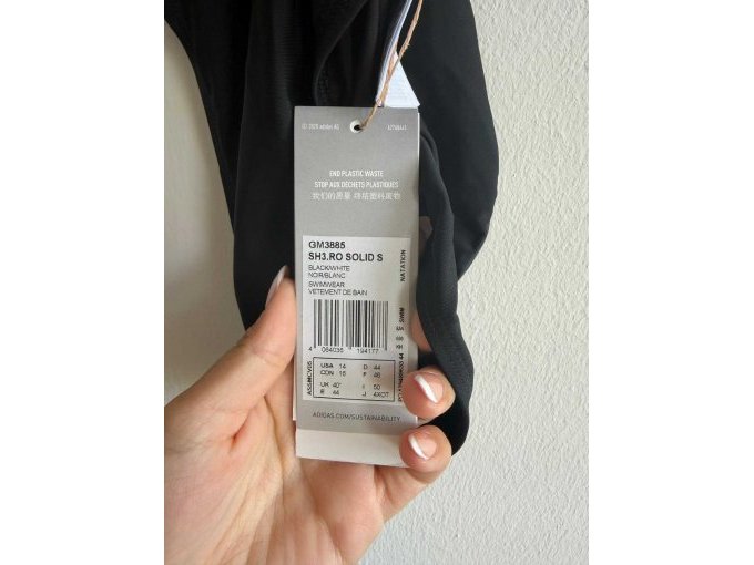 Details zum Badeanzug schwarz