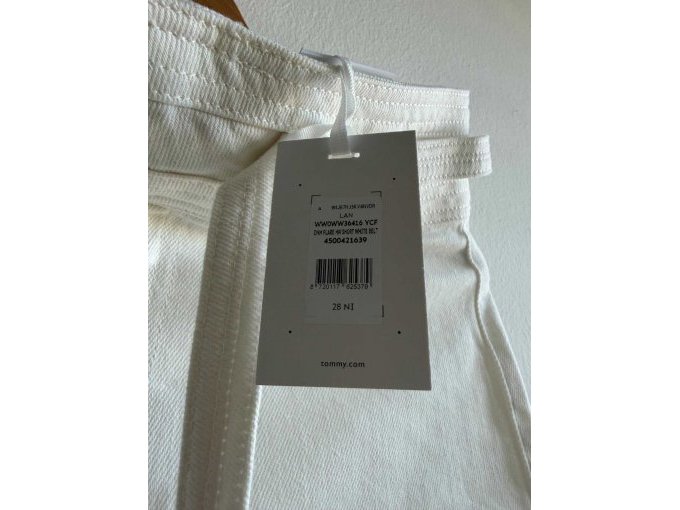 Details zur weißen Hose