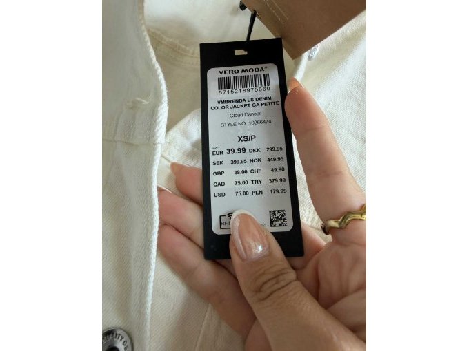 Details zur Jeansjacke weiß