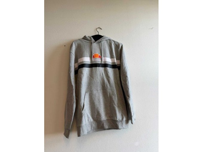 Grauer Ellesse Pullover vorne