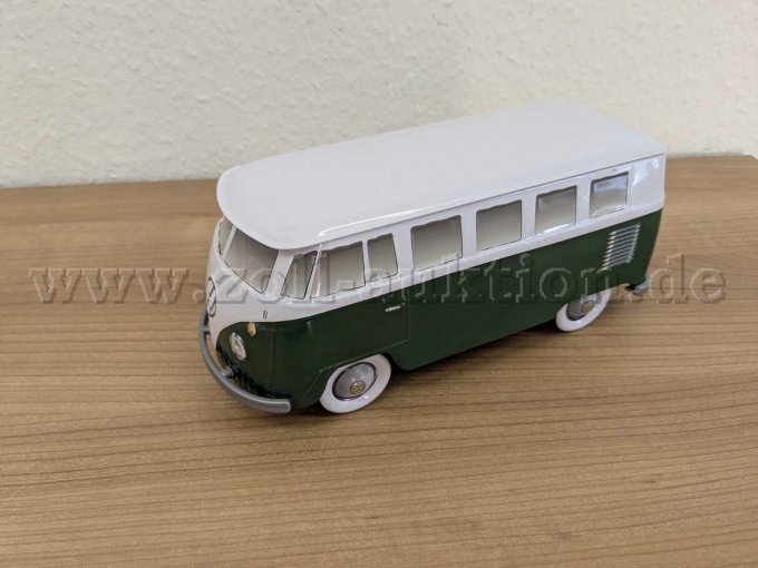 VW Bus grün