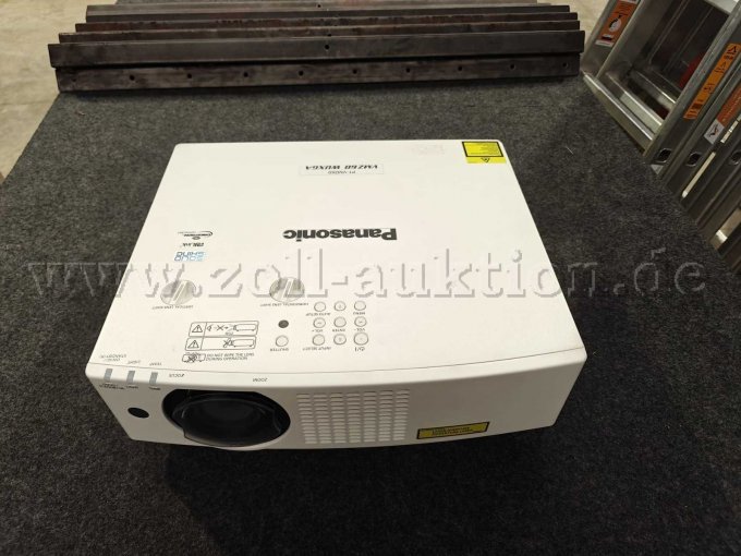 1x Panasonic Projektor VMZ60EJ