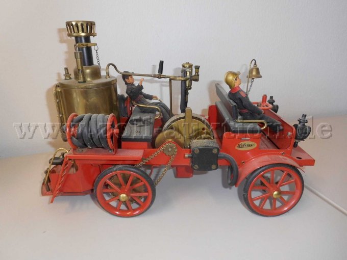 Feuerwehr mit Wasserspitze