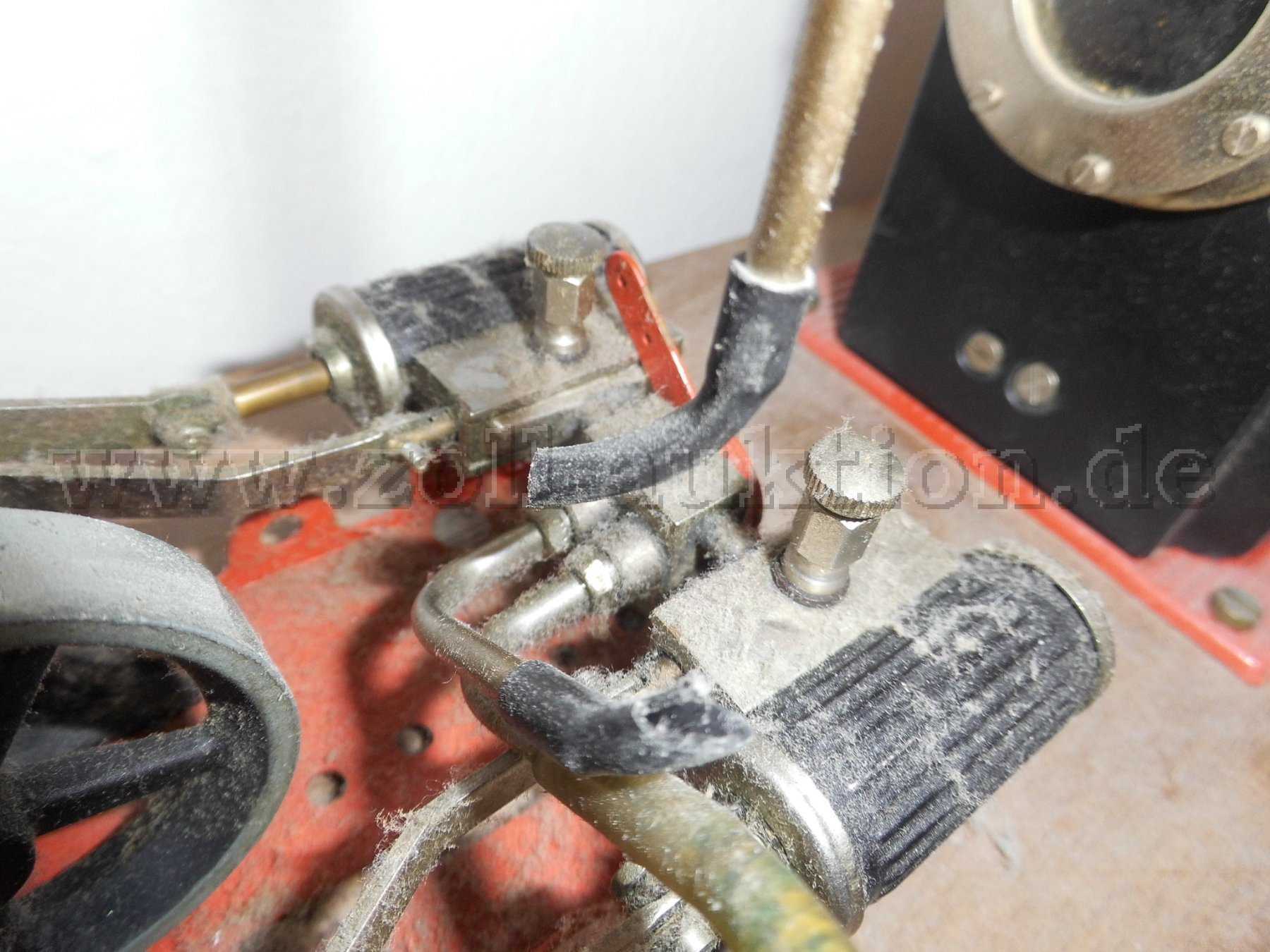 Dampfrohr der kleinen Dampfmaschine beschädigt