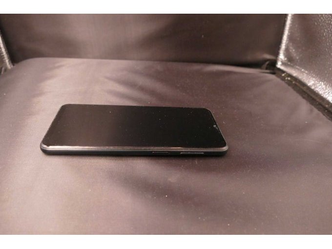 Samsung Galaxy M23 Dual SIM (SM-M236B), 128 GB, seitliche Displayansicht im Liegen von rechts, Sicht auf Bedientasten