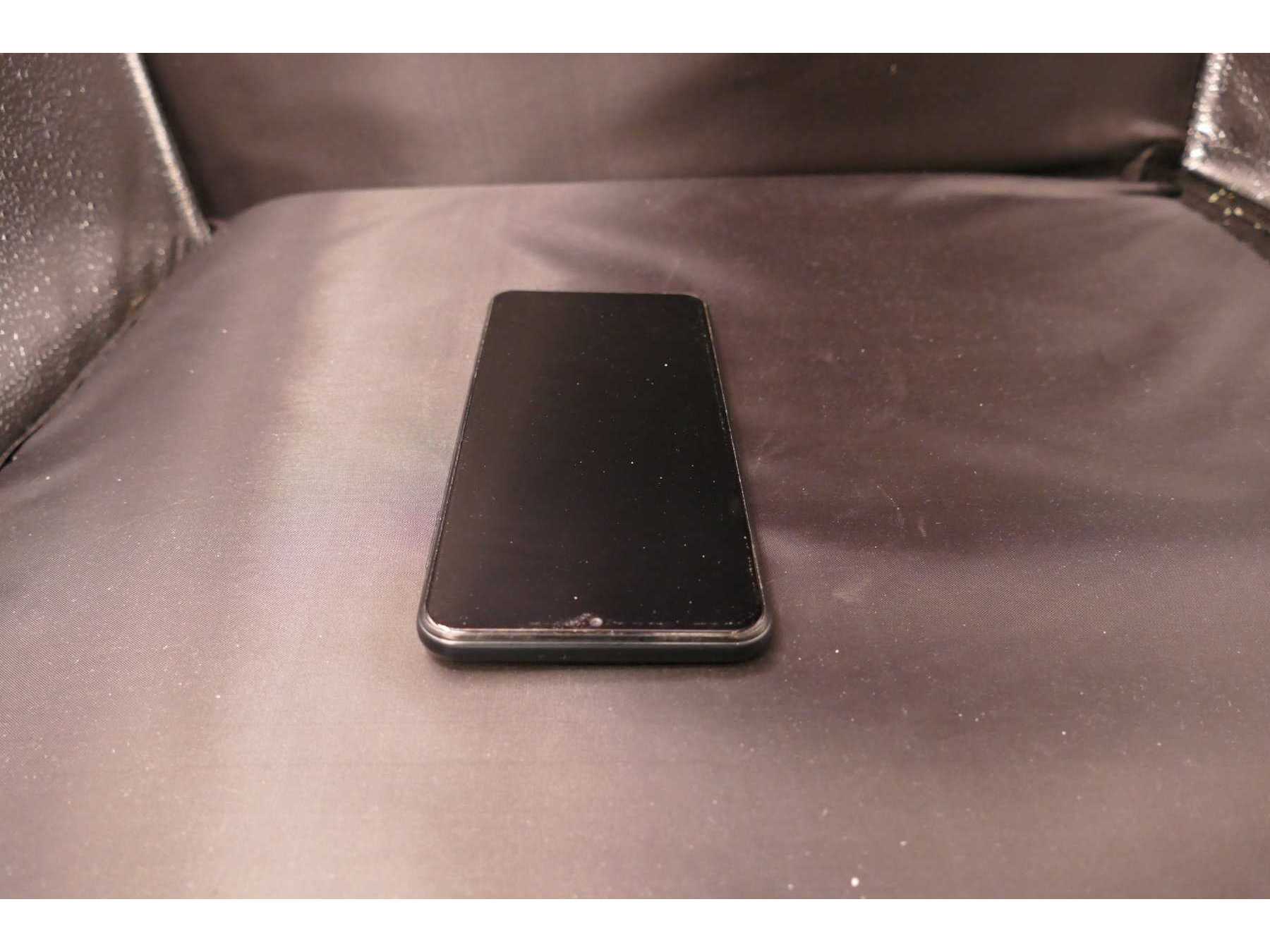 Samsung Galaxy M23 Dual SIM (SM-M236B), 128 GB, Displayansicht im Liegen mit oberer Umrandung