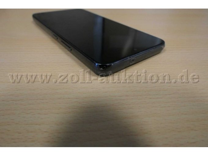 Detailaufnahme Display und Rahmen schräg oben rechts