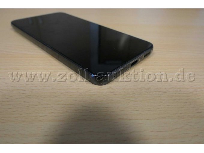 Detailaufnahme Smartphone Display und Rahmen schräg unten links