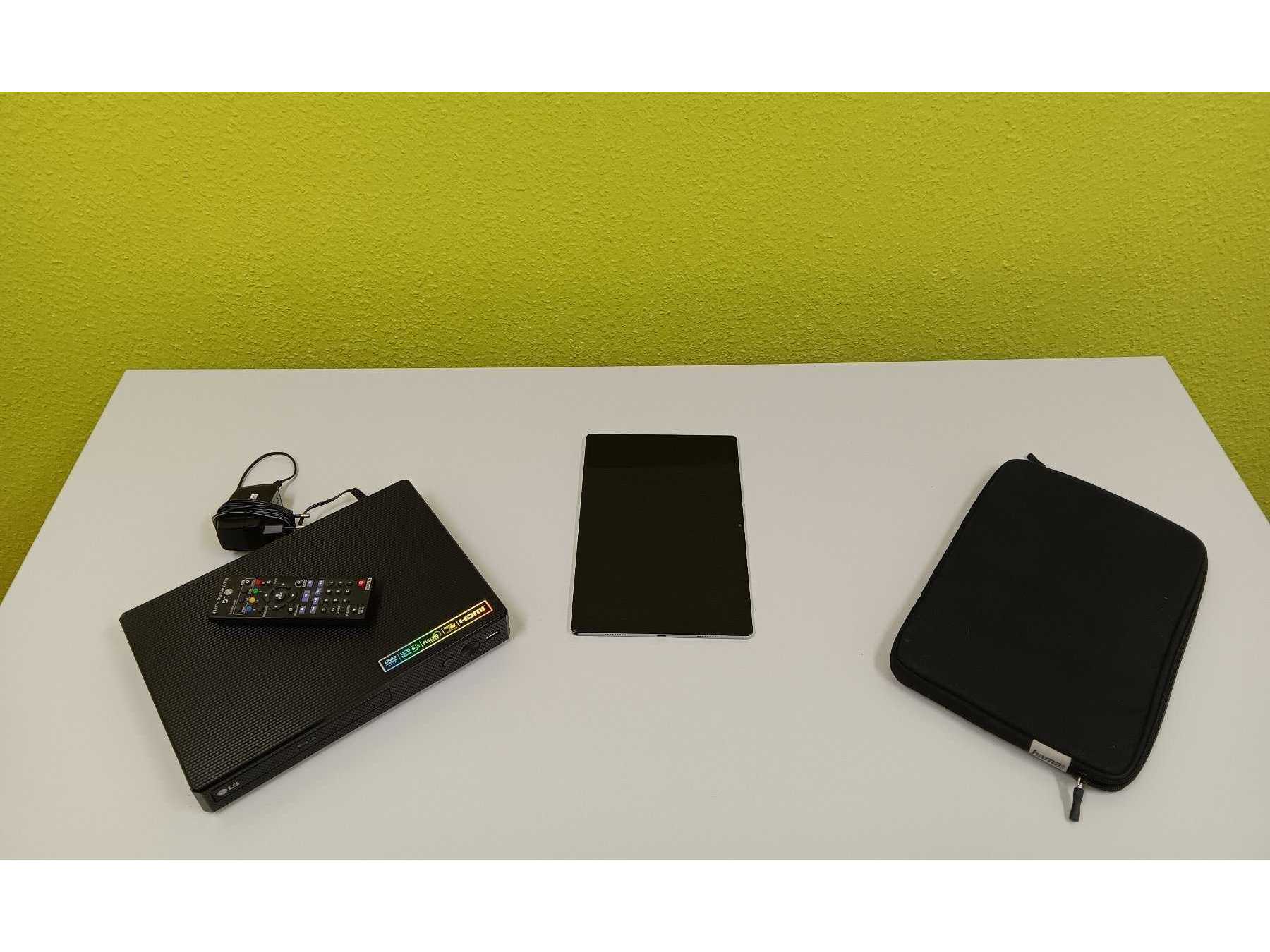 Samsung Galaxy Tab A8 & LG Blue-Ray Player