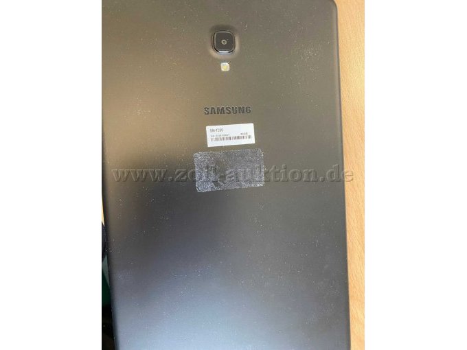 Rückansicht Tablet mit Kleberückständen
