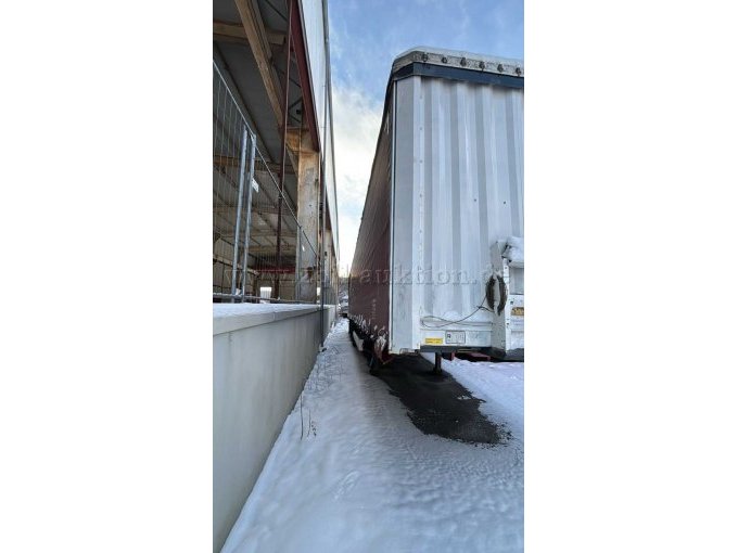 Sattelauflieger vorn Seite rechts