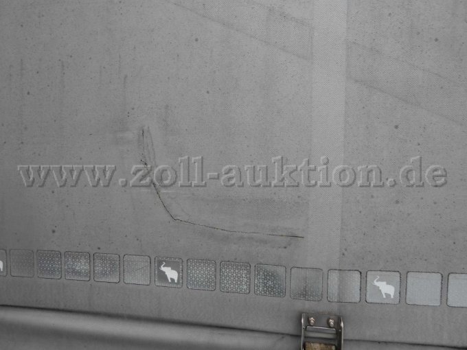 weitere Schnittstelle der Plane geflickt