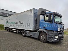 Sattelzug +
Auflieger Seitenansicht Fahrtrichtung rechts