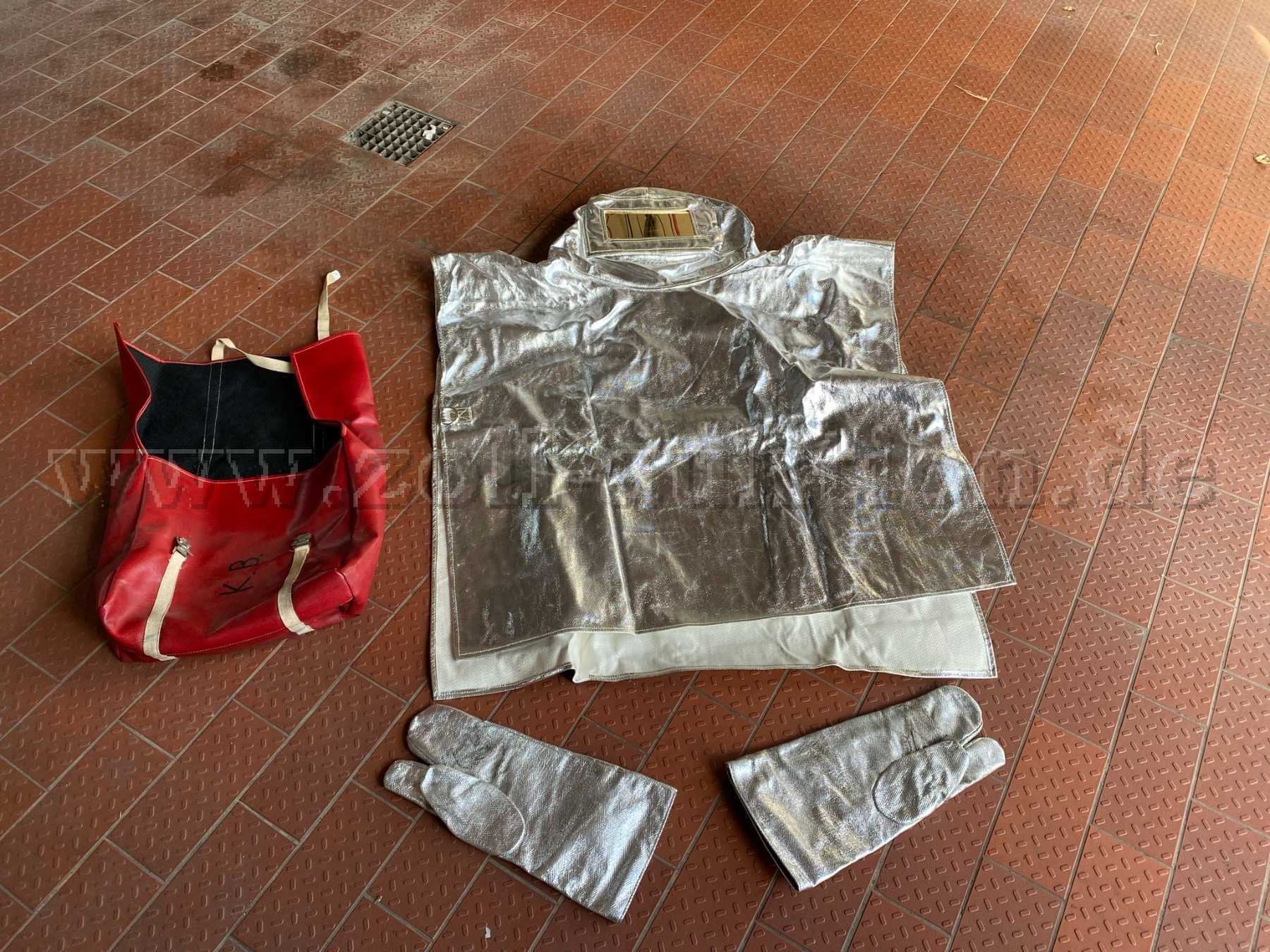Hitzeschutzkleidung ausgepackt
