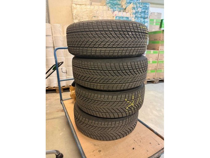 Ansicht alle 4 Kompletträder von der Seite