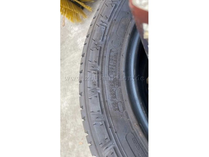 Reifen Größe 
215/65R16C
106/104 T