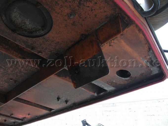 Ansicht Behälterdeckel mit fehlenden Sieb und abgerissenen Haltern für Sieb