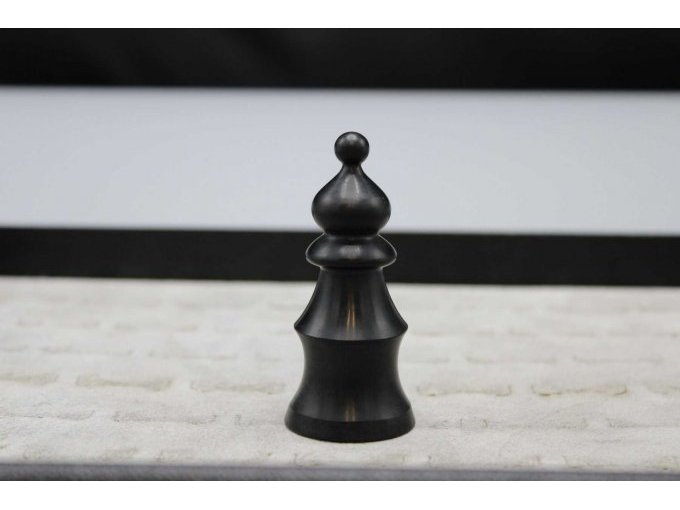 Schachfigur aus schwarzem Onyx, Läufer